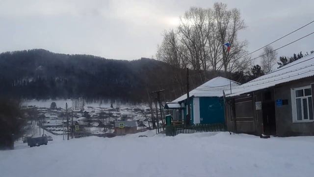 Дорогу в нашем селе в этом году решили не чистить. смотреть онлайн