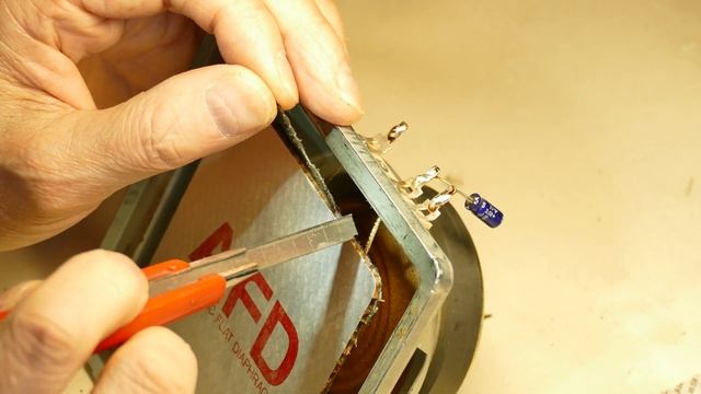 Panasonic RX-CW 200L. Часть1-я. Замена подвесов динамиков. смотреть онлайн