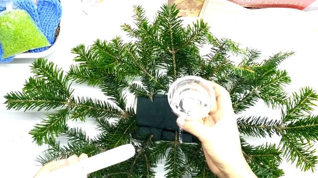 Новогодняя композиция из живых еловых веток смотреть онлайн