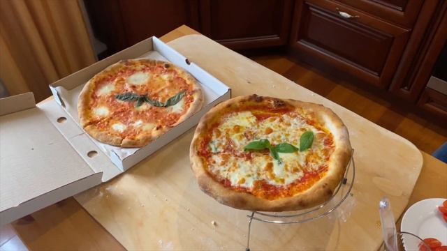 Сравнить пиццу из ресторана и пиццу, приготовленную дома. Restaurant pizza VS homemade pizza | MOLT смотреть онлайн