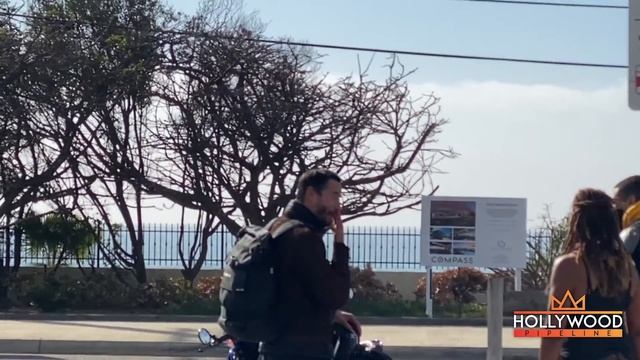 Keanu Reeves talking to fans about his 'ARCH Motorcycle' for 3 Minutes Straight in Malibu смотреть онлайн