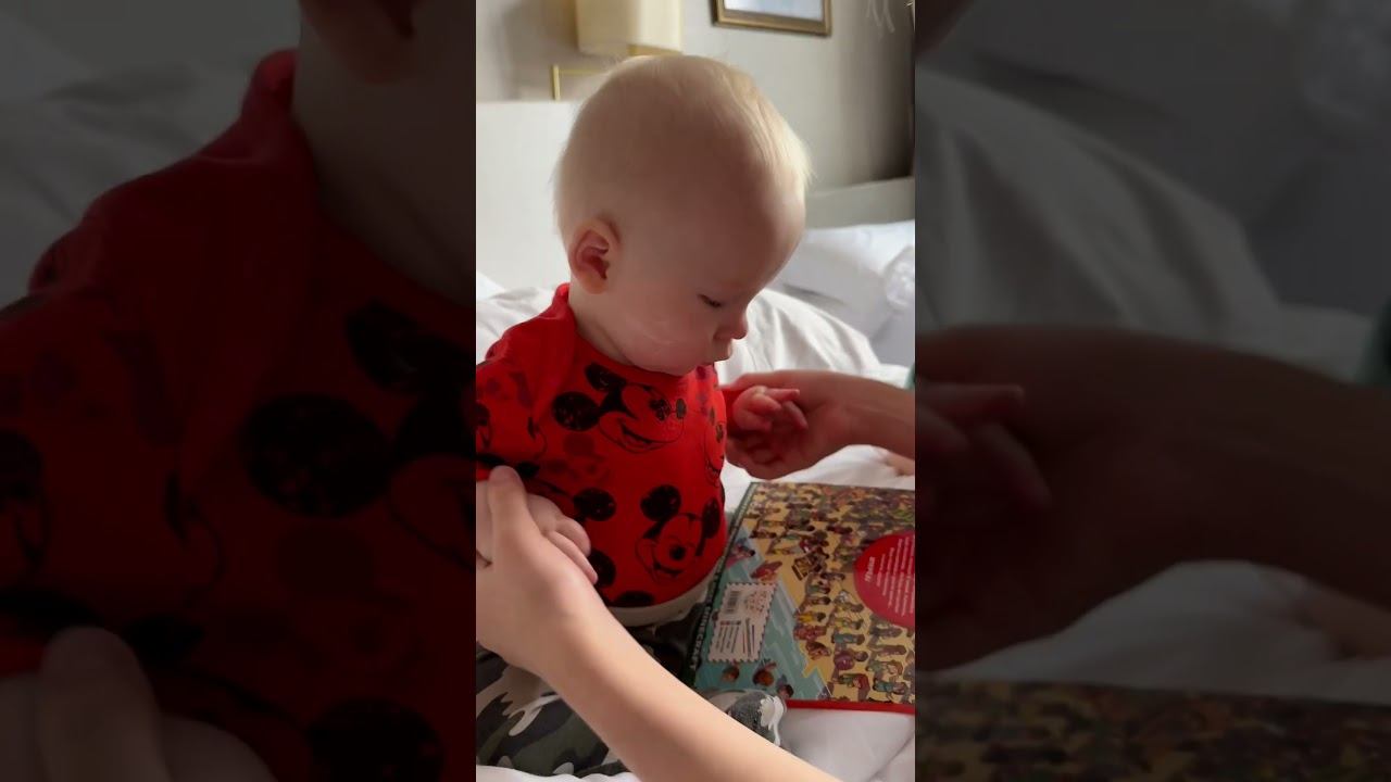 Развлекают маленького смотреть онлайн