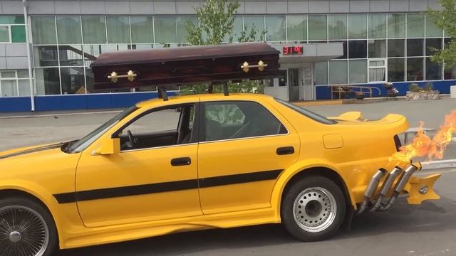 Курганский бэтмобиль с гробом на крыше смотреть онлайн