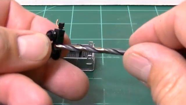 INSTALL MICRO-TRAINS TRUCKS ON A BACHMANN N SCALE смотреть онлайн