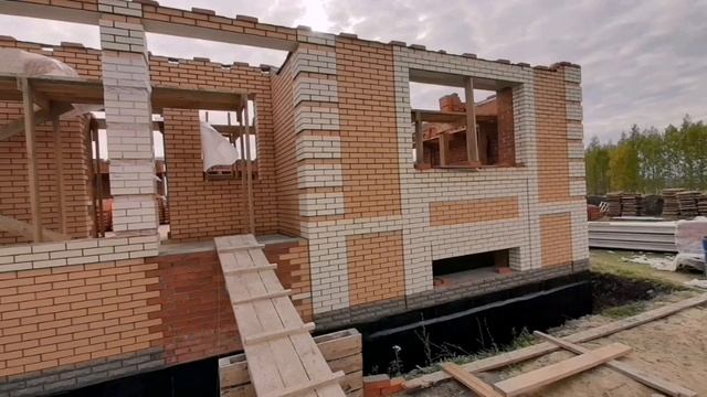 Постройка двух этажного кирпичного дома с цокольным этажом смотреть онлайн