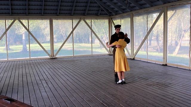 01 Довоенное танго (Утомлённое солнце), Михаил и Ольга, День Победы, Омск, 2022 год смотреть онлайн