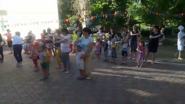 Флешмоб родителей и детей д/с Орлёнок смотреть онлайн