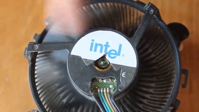 Что делать, если компьютер сильно шумит гудит Избавляюсь от шума кулеров смотреть онлайн