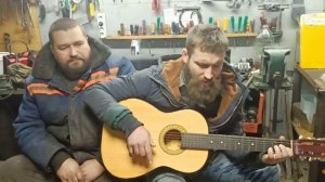 Очень красивая песня под гитару в гараже.