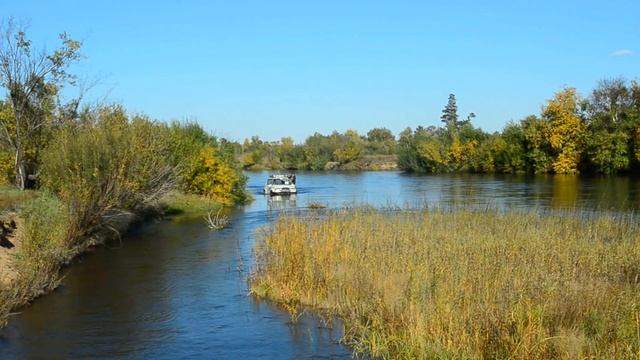 По реке плывёт кирпич ) смотреть онлайн
