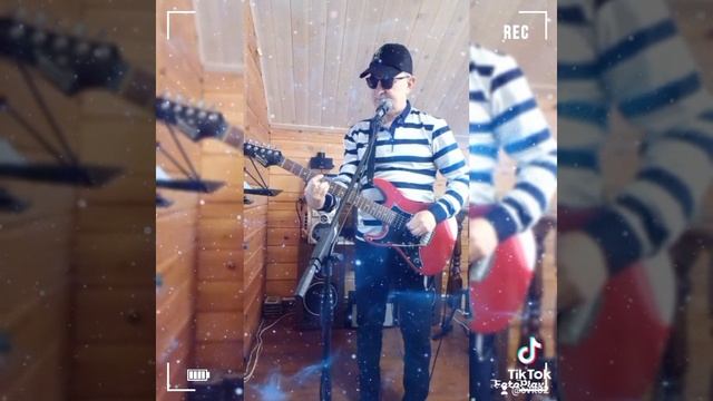 Расплескалась синева, расплескалась