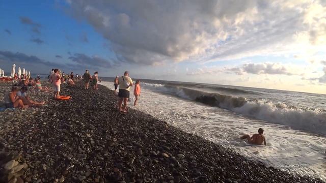 ЛАЗАРЕВСКОЕ. СТОЛОВАЯ БРИСТОЛЬ. ДЕШЕВО И СЕРДИТО. ШАРИК ЗА РАБОТОЙ. ПРОГУЛКА ПО ПЛЯЖУ БАГРАТИОН. смотреть онлайн