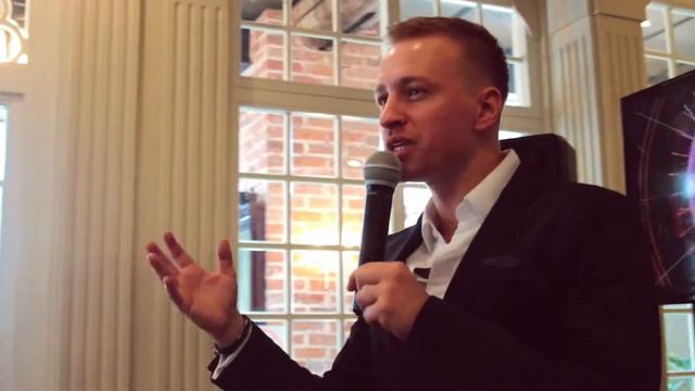 Ведущий Денис Филимонов - корпоратив на 8 марта смотреть онлайн