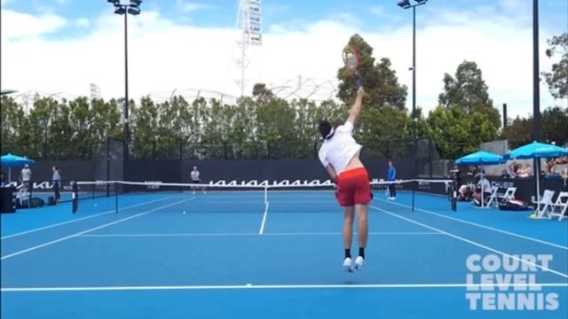 How Taylor Fritz Hits A Slice Serve (Tennis Technique Explained) смотреть онлайн
