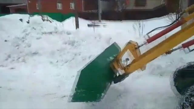 Самодельный мини-погрузчик в работе. смотреть онлайн