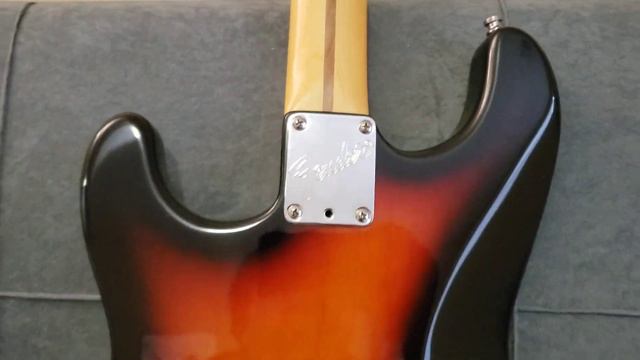 1994 FENDER STRATOCASTER SUNBURST GUITAR смотреть онлайн