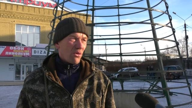 Монтаж главной городской елки в Тулуне смотреть онлайн