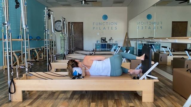 Reformer Jumpboard ~ Beginner Full Body Flow смотреть онлайн