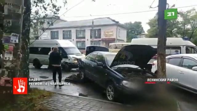 Легковушка столкнулась с грузовиком под мостами в Ленинском районе Челябинска смотреть онлайн
