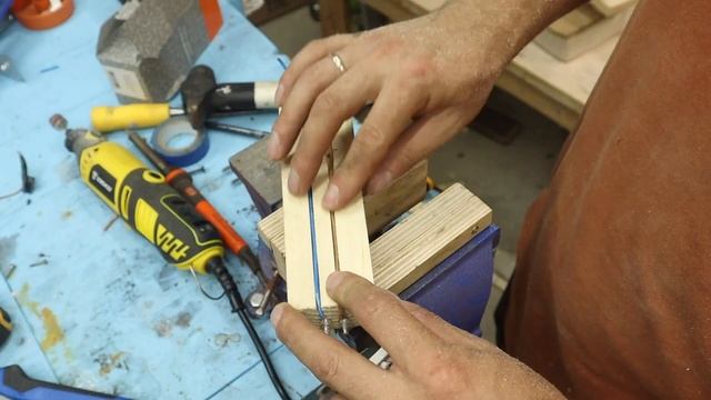 Отличная и простая идея из БРУСКА и ЗАКЛЕПКИ!!! Которая пригодится каждому мастеру! смотреть онлайн