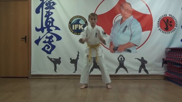 Ренраку № 2. Кихон 8 кю Киокусинкай каратэ