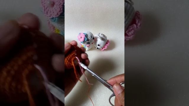 PART 1 || CUTE AMIGURUMI TEDDY BEAR || GANTUNGAN KUNCI TEDDY BEAR || BEGINNERS AMIGURUMI смотреть онлайн