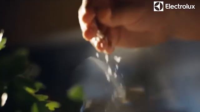 Electrolux Multifunction 16 Steam & Pyrolytic Oven | Betta смотреть онлайн