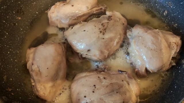 Вкусный и сытный ужин Сочни с картофелем и куриными бедрами смотреть онлайн