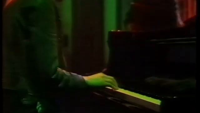 Robert Wyatt - "Born Again Cretin" & "Shipbuilding" смотреть онлайн