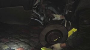 Замена тормозных дисков и колодок Вольво ХС90 своими руками