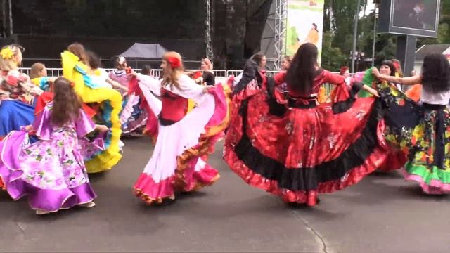 Цыганский танец /Флешмоб смотреть онлайн
