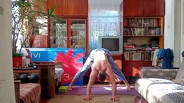 Работа с пояснично-крестцовым отделом // #прасаритападоттанасана смотреть онлайн