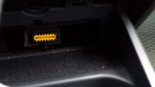 Renault Megane 2 OBDII port location? смотреть онлайн