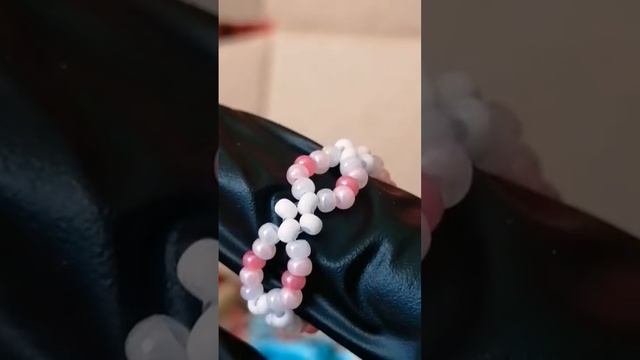 в каких ещё цветах сделать?? #бисер #кольцо #идеи #обзор #туториал #diy #bead #бисероплетение смотреть онлайн