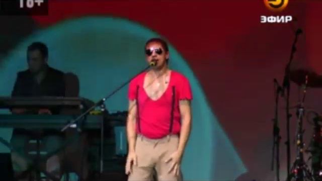 Маурицио Швейцер зарабатывает на сходстве с Челентано смотреть онлайн