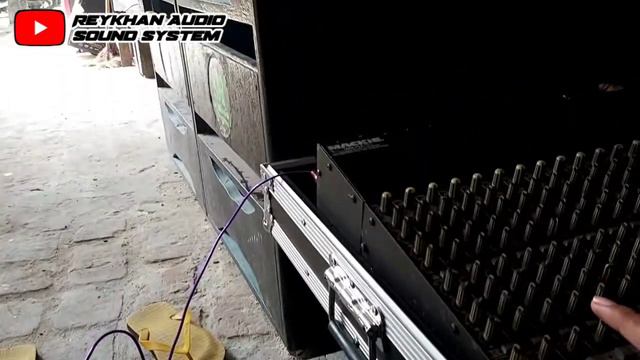 ADU MIXER MACKIE VLZ PRO 1640 VS SOUNDCRAFT EFX 16 смотреть онлайн