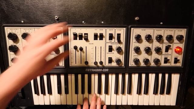 USSR 80's Mini Moog Clone Built In Now Ukraine - ESTRADIN 230 смотреть онлайн