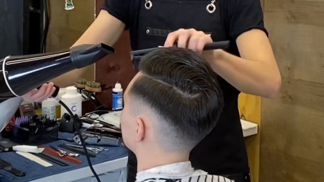 Сведение зон в мужских стрижках / Тушевка машинкой /Как стричь машинкой мужские стрижки / Зона топ смотреть онлайн
