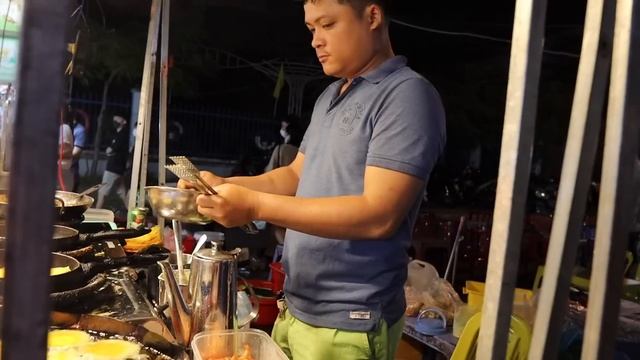 I can't believe we tried THIS in Da Nang! Night Market Food Tour in Vietnam ?? смотреть онлайн