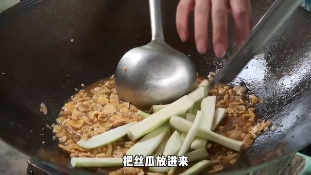 小雨爆炒一鍋香辣魷魚，海椒裡頭找魷魚，麻辣鮮香超過癮 #市民朱小雨 смотреть онлайн