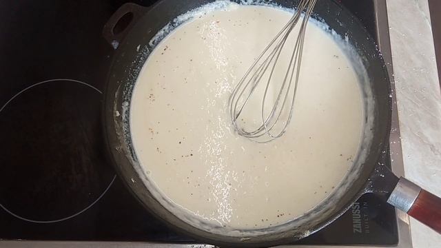 Фрикадельки под соусом Бешамель с картофелем под сыром запечённые в духовке смотреть онлайн