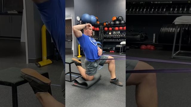 Iliopsoas Major Stretch with Resistance Band #fitness #barbell #legday #backpain смотреть онлайн