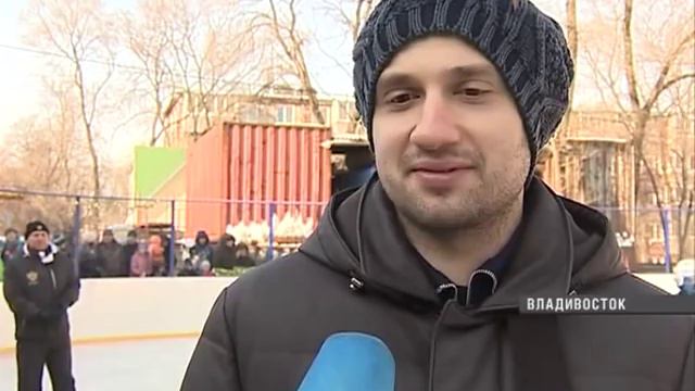 Хоккеисты "Адмирала" встретили Рождество среди своих подшефных смотреть онлайн