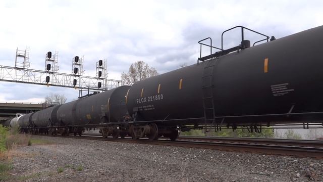 SD70MAc & SD40-2 W/ Dash 8 On CSX Freight Train смотреть онлайн