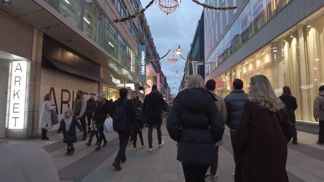 Walking in Stockholm, Sweden - Drottninggatan Shopping Street смотреть онлайн
