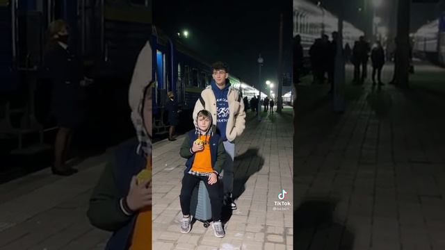 У КУРСКОГО ВОКЗАЛА смотреть онлайн