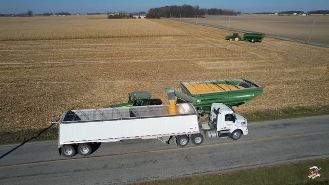 JOHN DEERE X9 1100 Combine Shelling Corn Near Ossian Indiana
