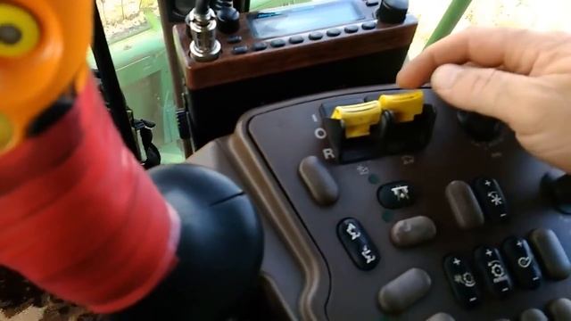 Молотим горох Урожай 2018 Небольшой обзор органов управления комбайном Джон Дир 9660 смотреть онлайн
