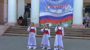 Умывает красно солнышко!