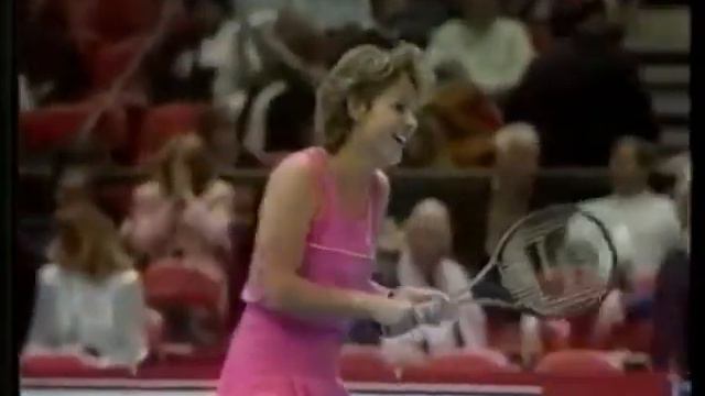 Maria Bueno & Evonne Goolagong in exhibition. смотреть онлайн